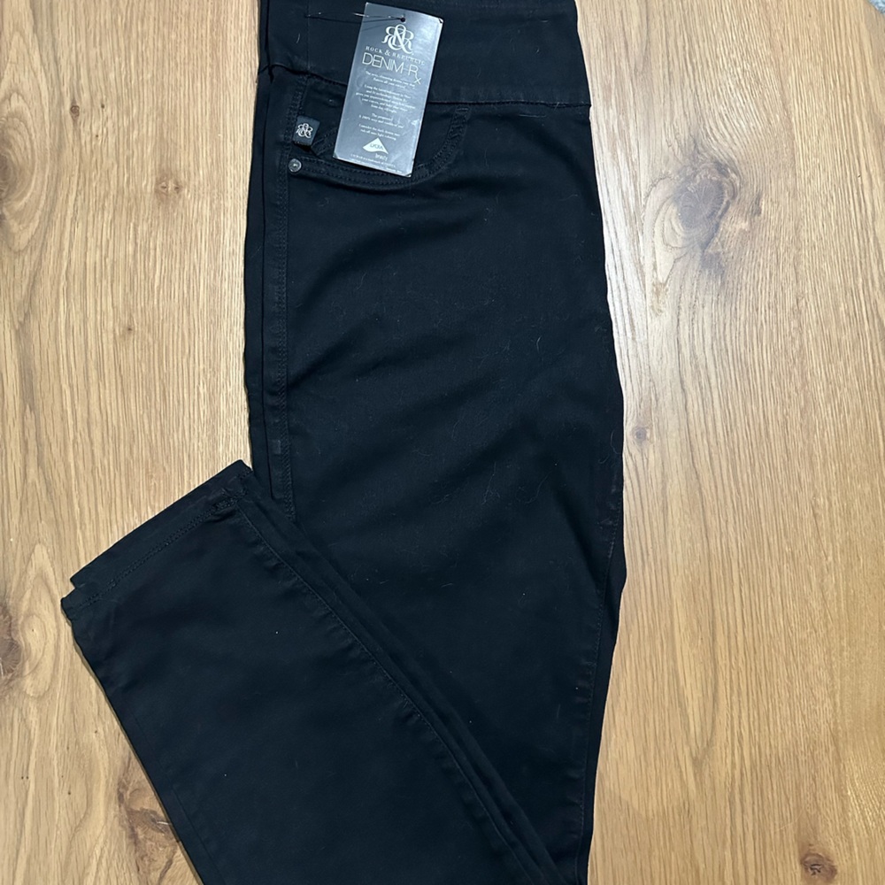 NWT Non-Distressed BLACK JEGGINGS.  Rock&Republic 14